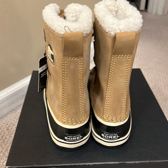 Brand new Sorel boots - Picture 3 of 5